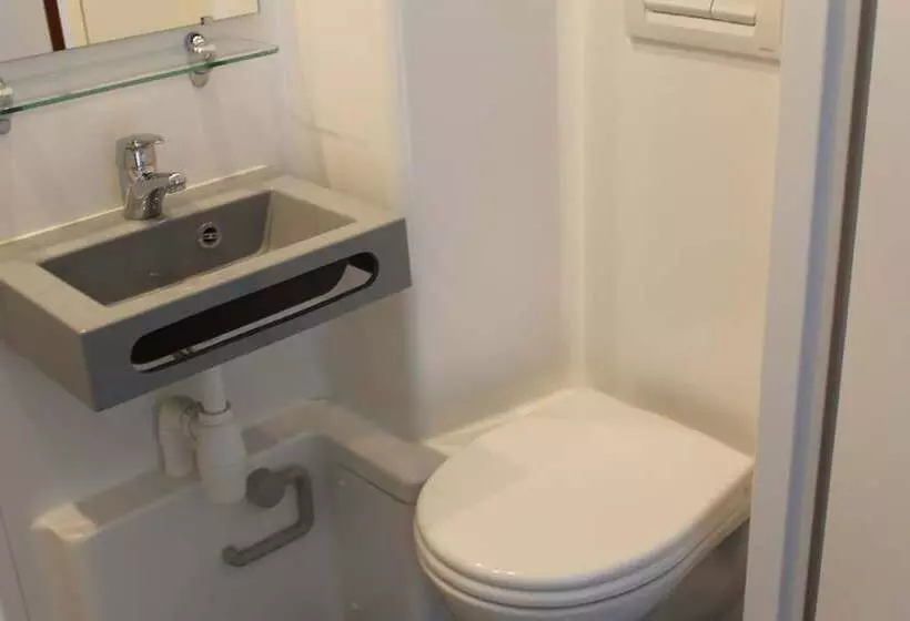 Hotelli Hôtel Et Restaurant De La Gare Torigny Les Villes