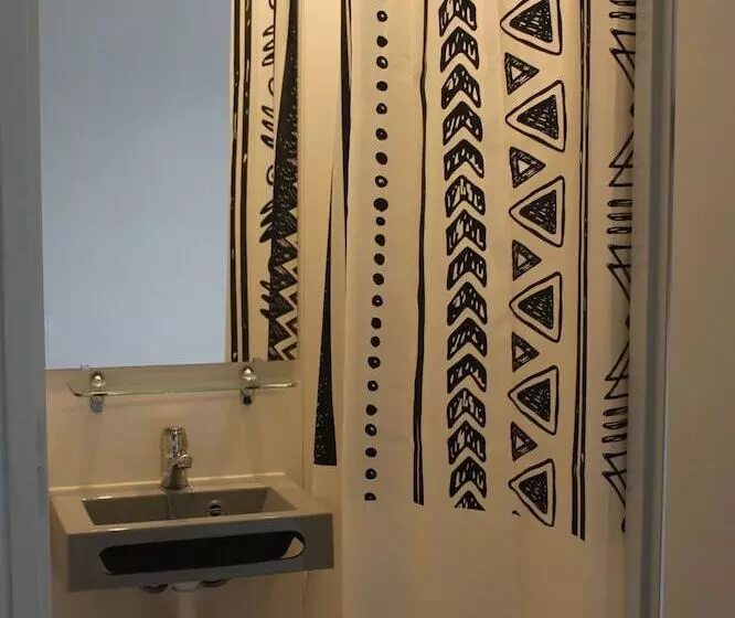 Hotelli Hôtel Et Restaurant De La Gare Torigny Les Villes