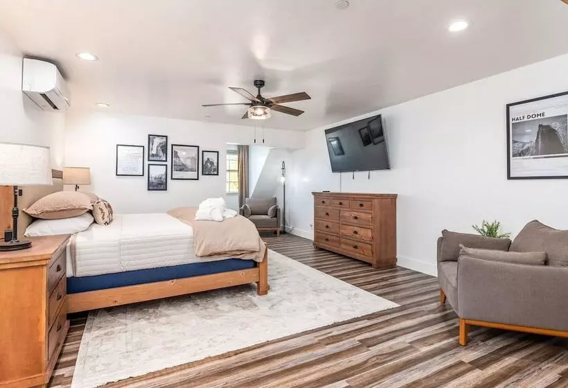 Hotelli The Four Daughters Inn