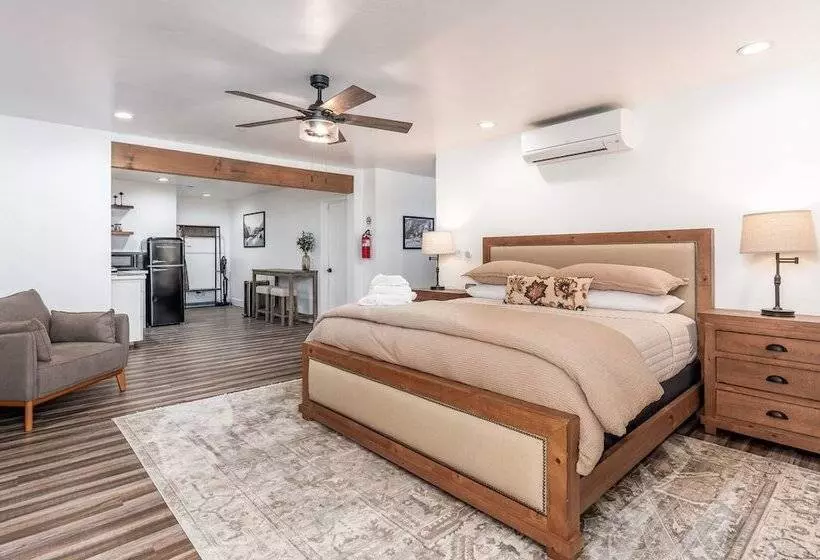 Hotelli The Four Daughters Inn