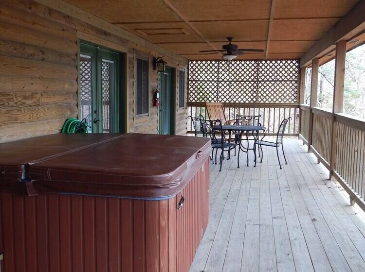 Lake View Three Bedroom, Three Bath Cottage With Private Hot Tub Overlooking Lake Ouachita. By Redaw