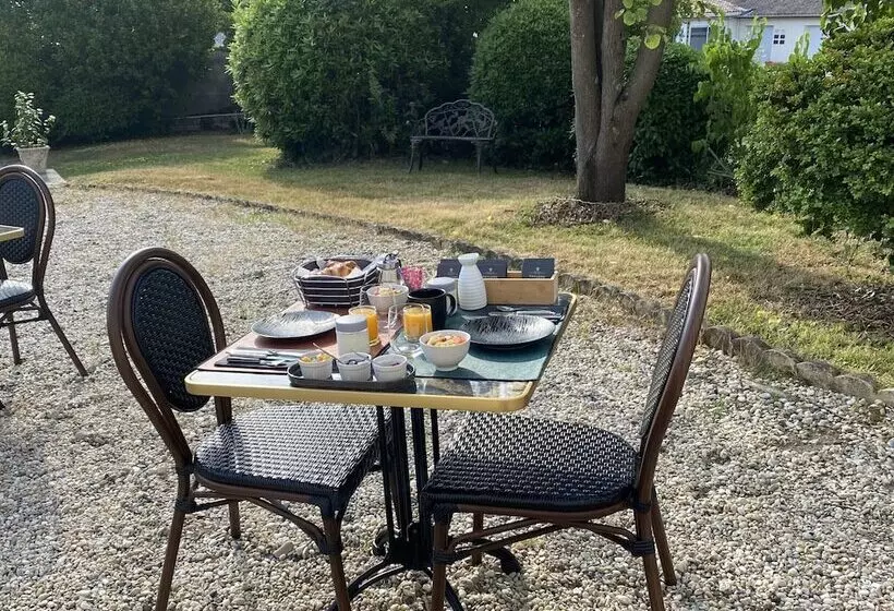 Majatalo Château Papounan