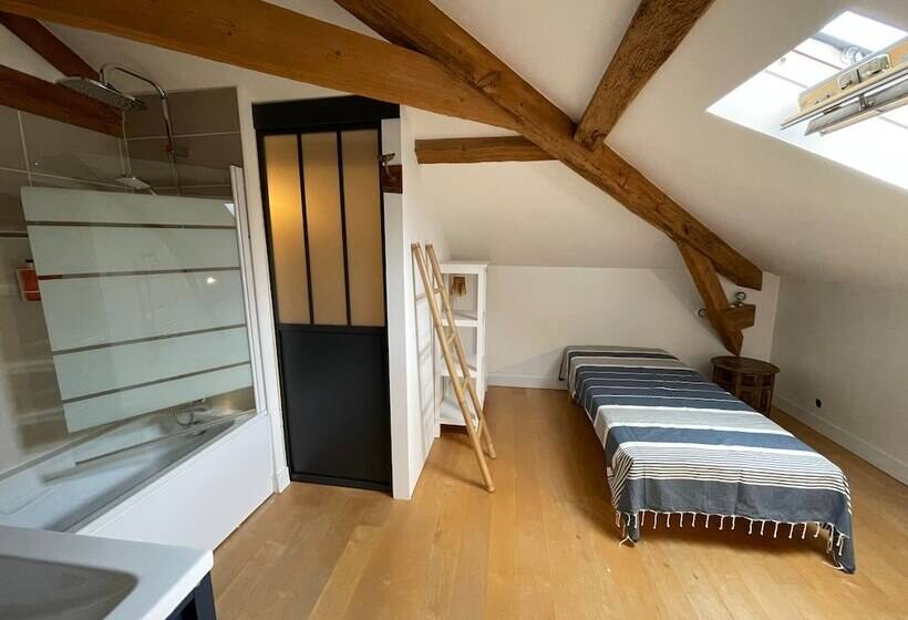 膳宿费 Château Papounan