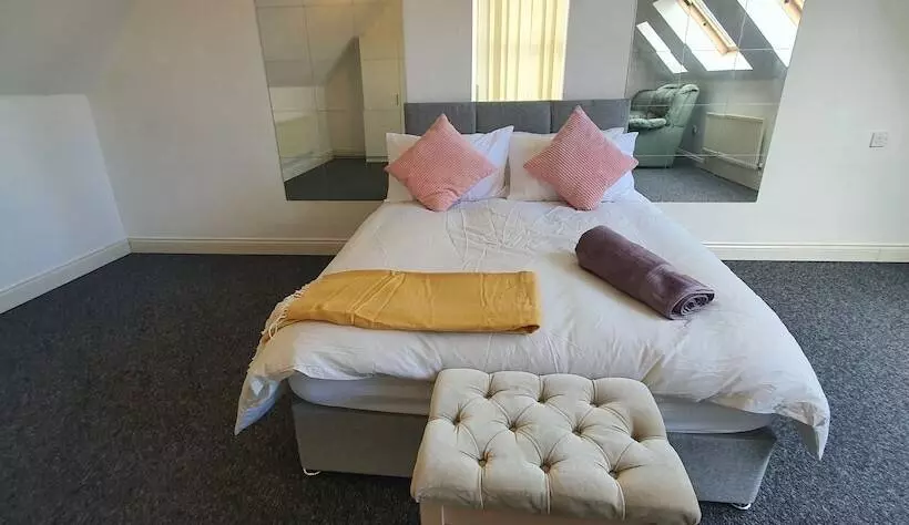 Majatalo Luxury King House