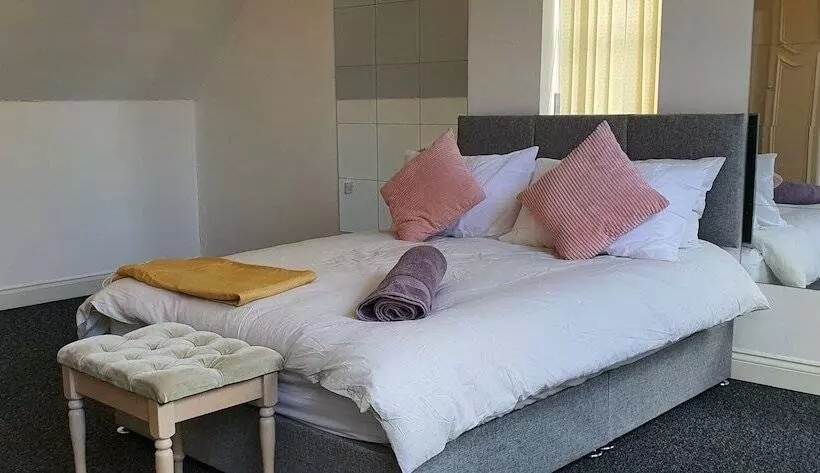 Majatalo Luxury King House