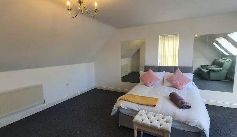 Majatalo Luxury King House