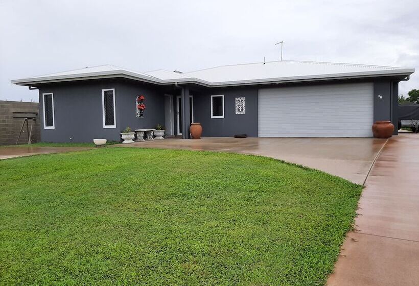 ペンション Room In Guest Room Cozy Room With Separate Entrance And Ensuit Bathroom