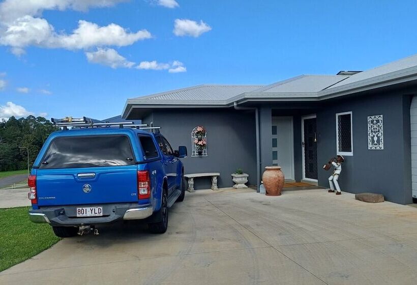 ペンション Room In Guest Room Cozy Room With Separate Entrance And Ensuit Bathroom