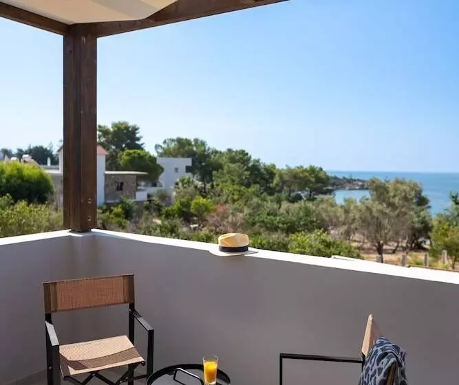 Majatalo Theretra Pefki Seaside