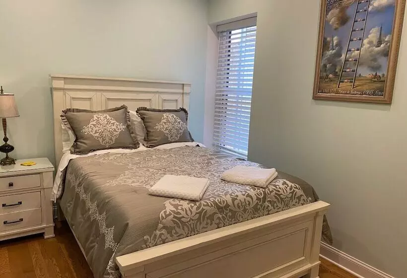 پانسیون Wrigleyville Inn