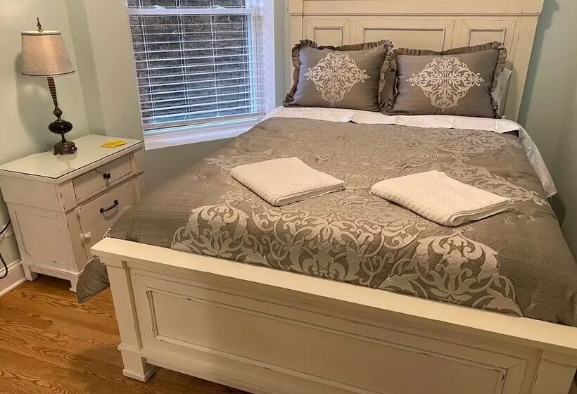 پانسیون Wrigleyville Inn