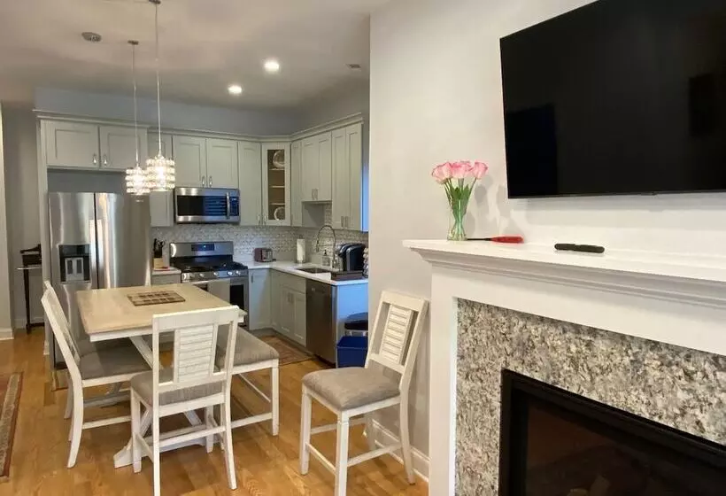 پانسیون Wrigleyville Inn