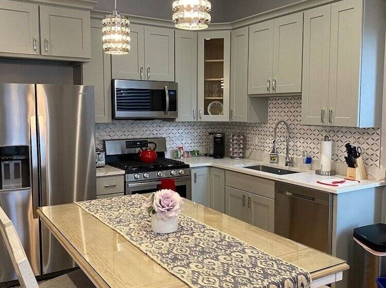 پانسیون Wrigleyville Inn