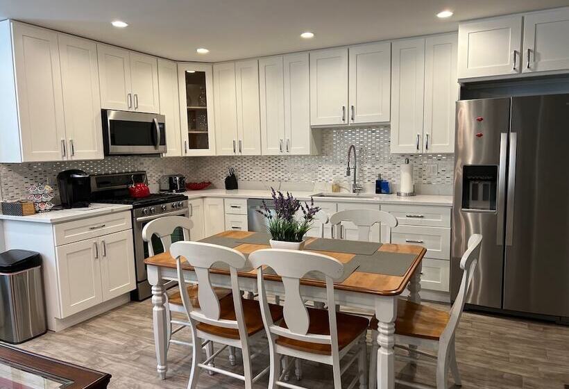 پانسیون Wrigleyville Inn