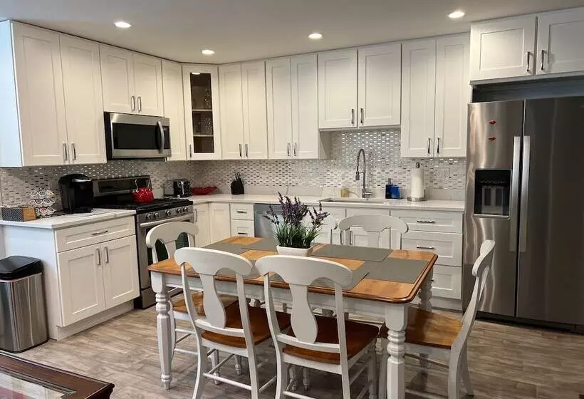 پانسیون Wrigleyville Inn