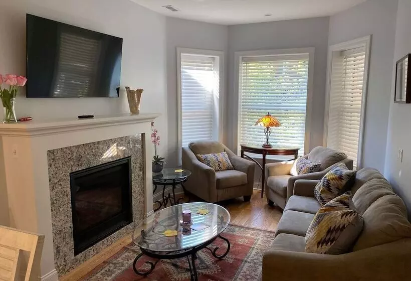 پانسیون Wrigleyville Inn