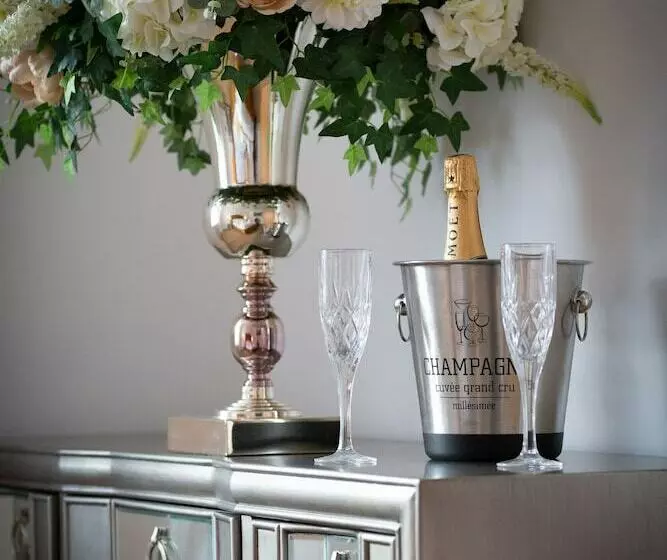 Ridley House Apartments