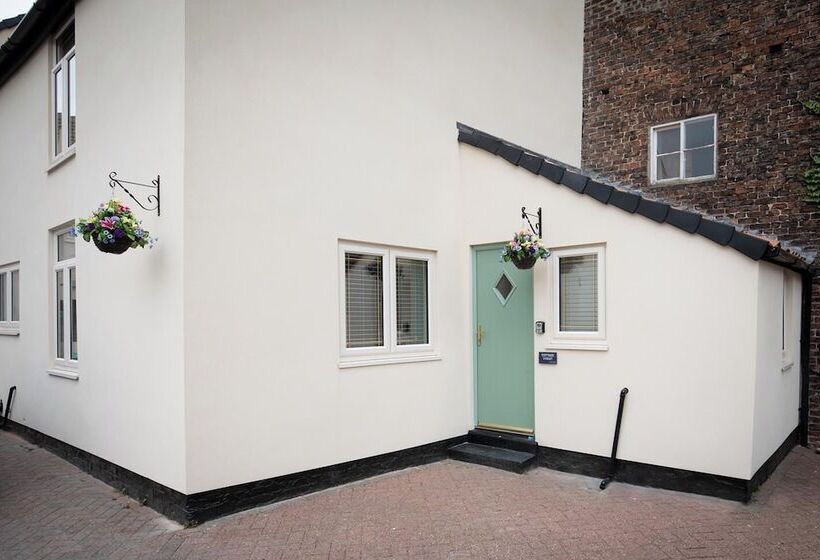 Ridley House Apartments