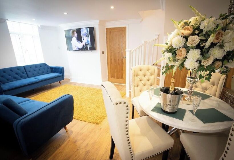 Ridley House Apartments