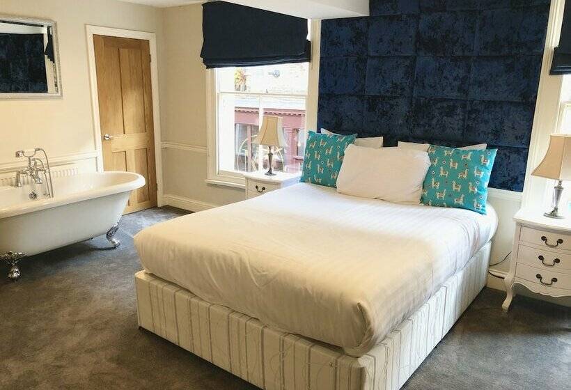 פונדק The Wenns Chop & Ale House