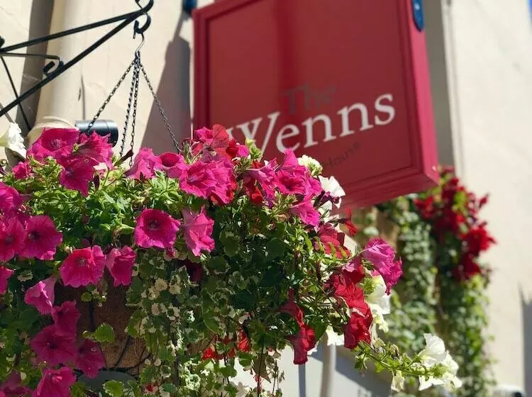 Hostelli The Wenns Chop & Ale House