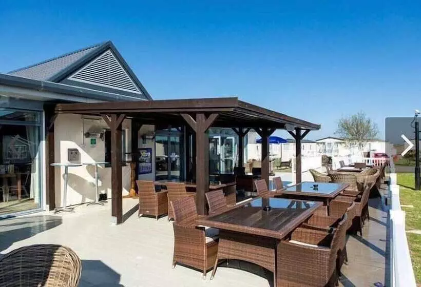 ホテル Captivating 2 Bed Villa In Pevensey