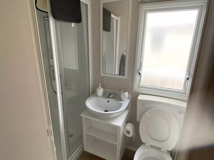 ホテル Captivating 2 Bed Villa In Pevensey