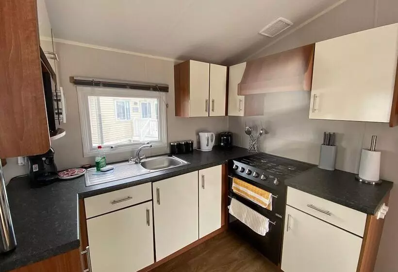 ホテル Captivating 2 Bed Villa In Pevensey