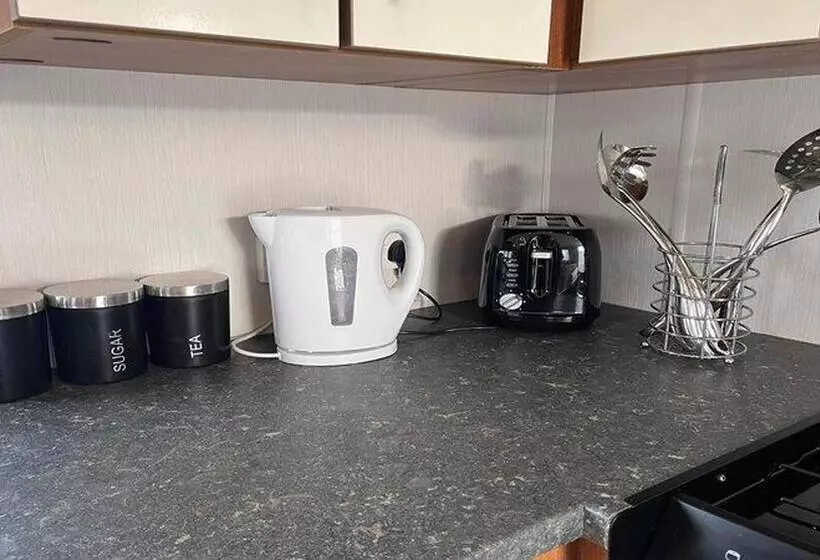 ホテル Captivating 2 Bed Villa In Pevensey