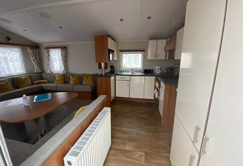 ホテル Captivating 2 Bed Villa In Pevensey