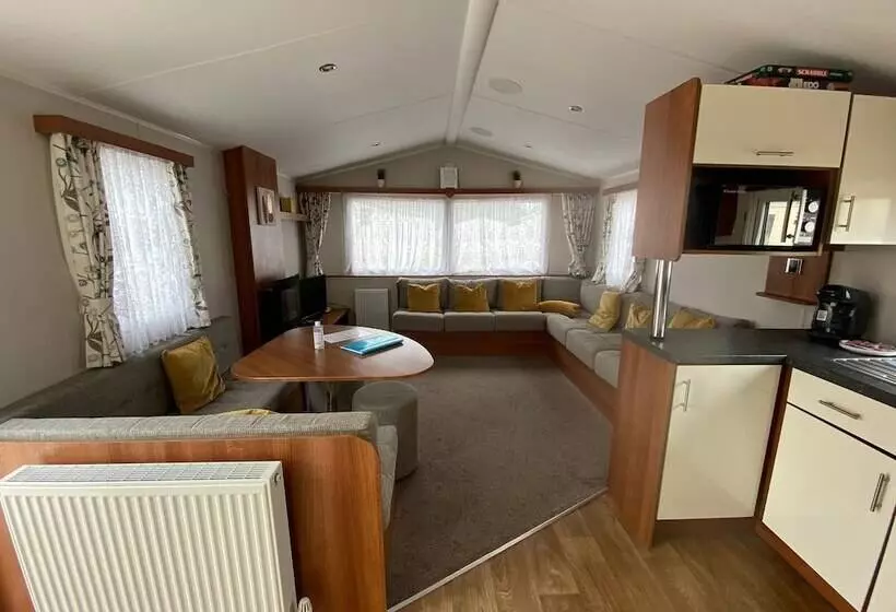 ホテル Captivating 2 Bed Villa In Pevensey