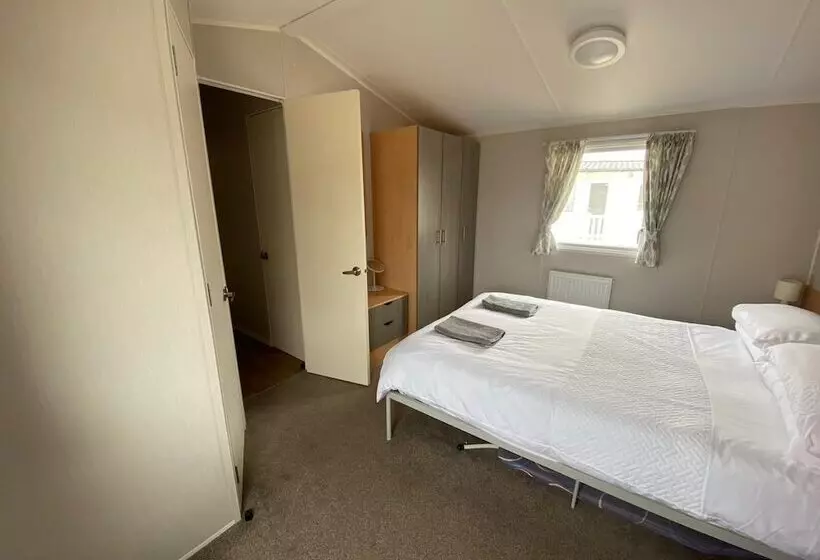 ホテル Captivating 2 Bed Villa In Pevensey