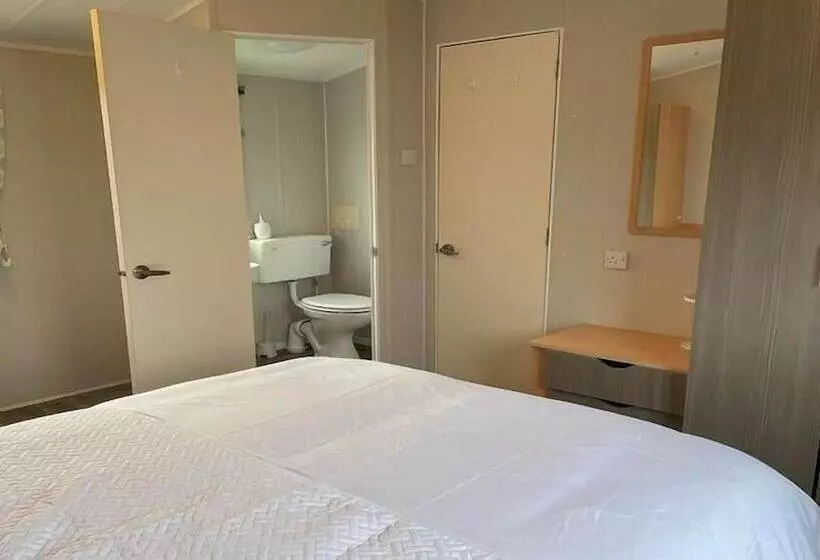 ホテル Captivating 2 Bed Villa In Pevensey