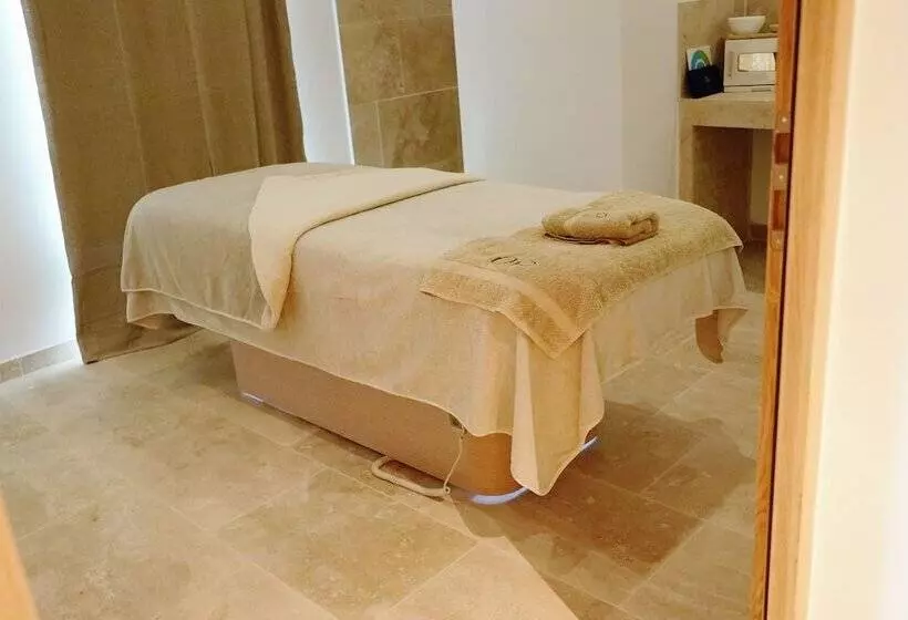 ホテル Domaine De Privadière & Spa