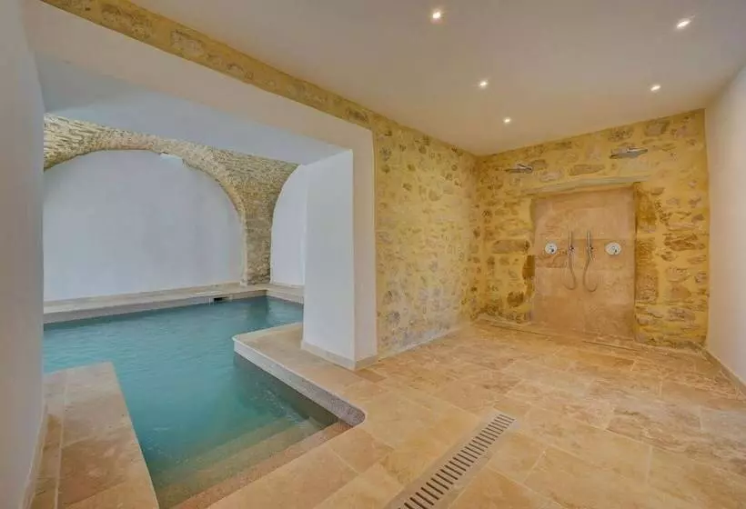 ホテル Domaine De Privadière & Spa