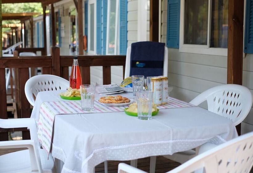 בית מלון כפרי Happy Camp In Camping Karavomilos Beach