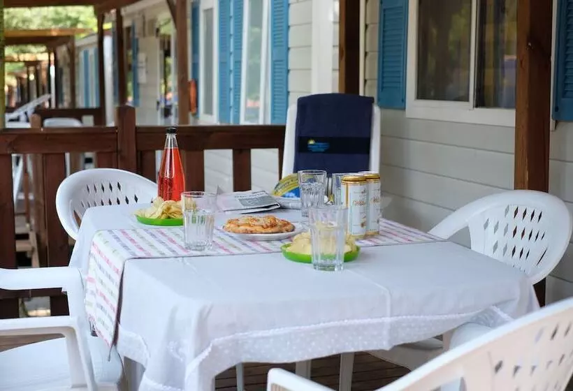 Hotelli Happy Camp In Camping Karavomilos Beach