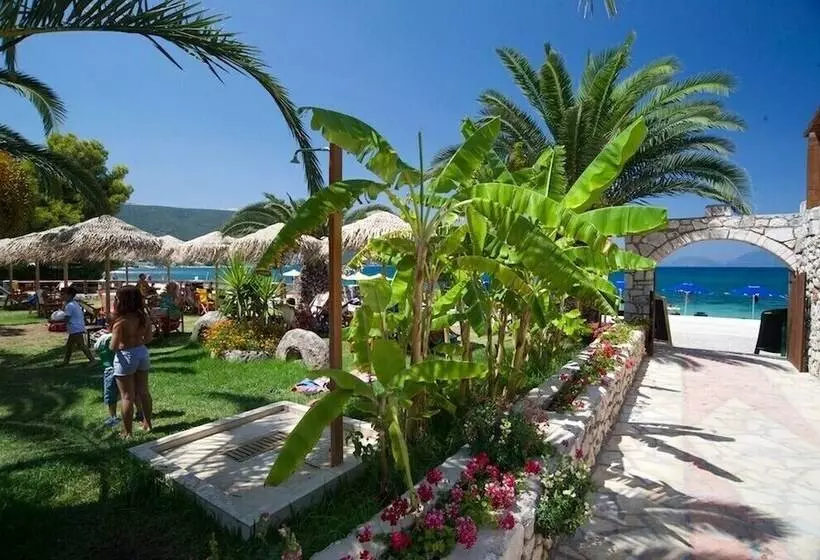 Hotelli Happy Camp In Camping Karavomilos Beach