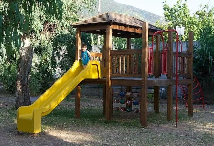 Hotelli Happy Camp In Camping Karavomilos Beach