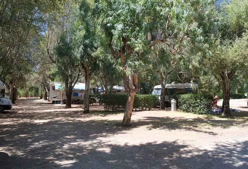 Hotelli Happy Camp In Camping Karavomilos Beach