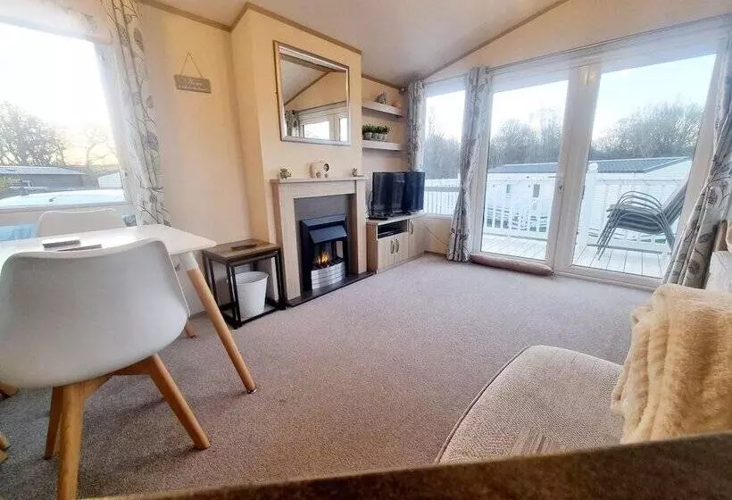 ホテル Impeccable 2 Bed Caravan In Morpeth   Willow Burn