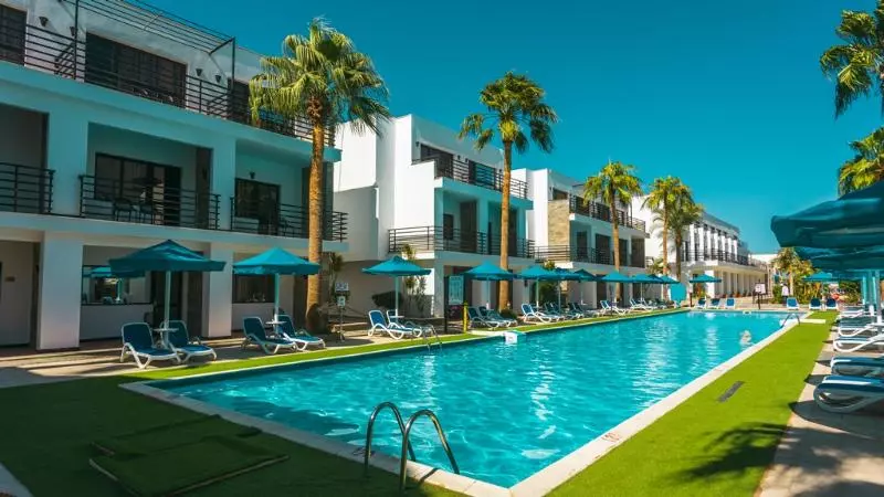 هتل La Rosa Waves Beach Resort And Aqua Park