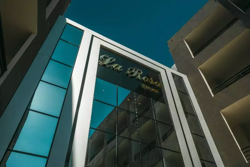 هتل La Rosa Waves Beach Resort And Aqua Park