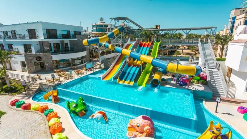 هتل La Rosa Waves Beach Resort And Aqua Park