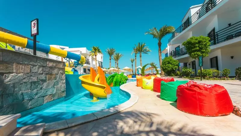 هتل La Rosa Waves Beach Resort And Aqua Park