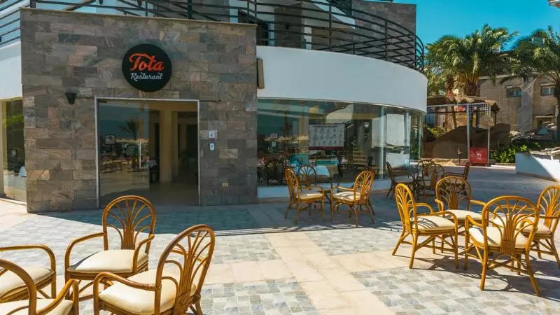 هتل La Rosa Waves Beach Resort And Aqua Park