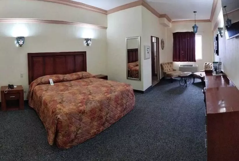 Hotelli Los Cedros Inn Delicias