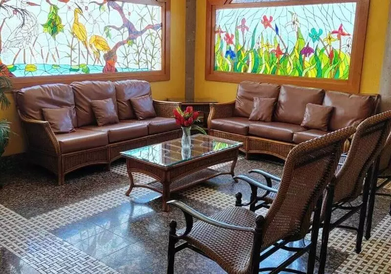 ホテル Los Cedros Inn Delicias