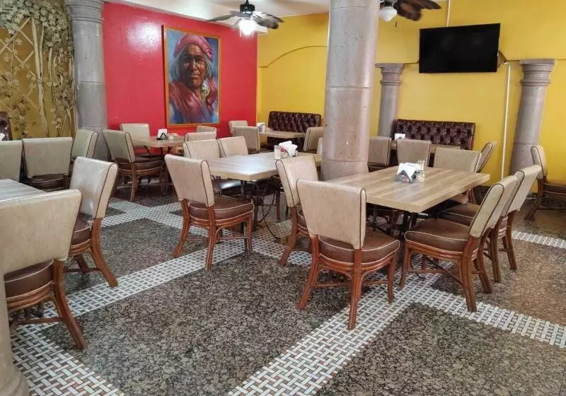 ホテル Los Cedros Inn Delicias