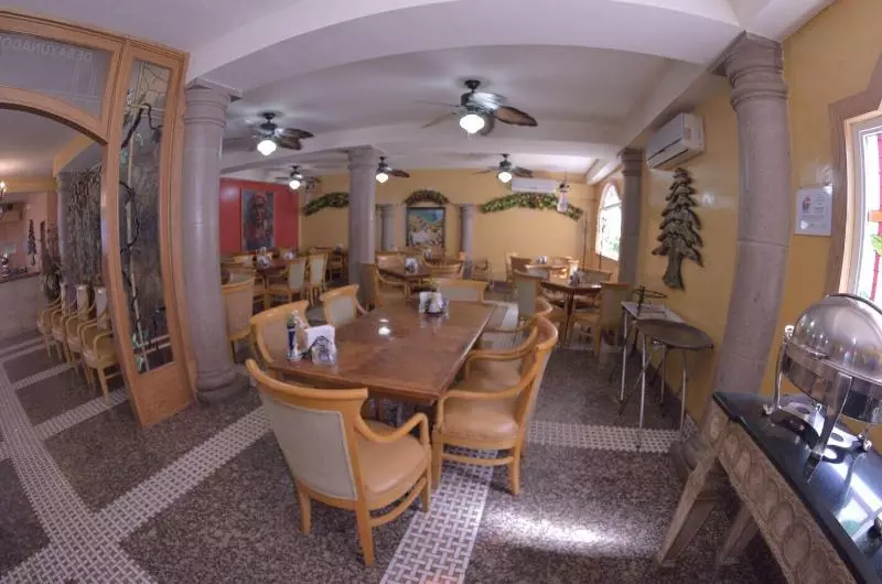 ホテル Los Cedros Inn Delicias
